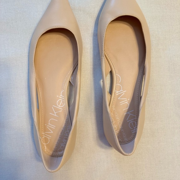 Calvin Klein cream-tan flats - Picture 3 of 6